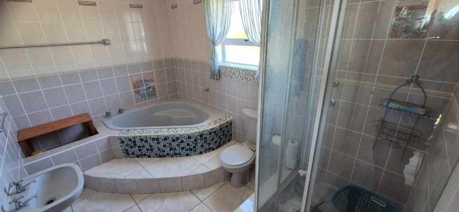 4 Bedroom Property for Sale in Summerstrand Eastern Cape